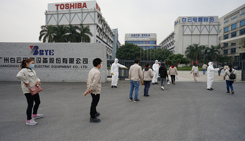 >體溫檢測，井然有序！